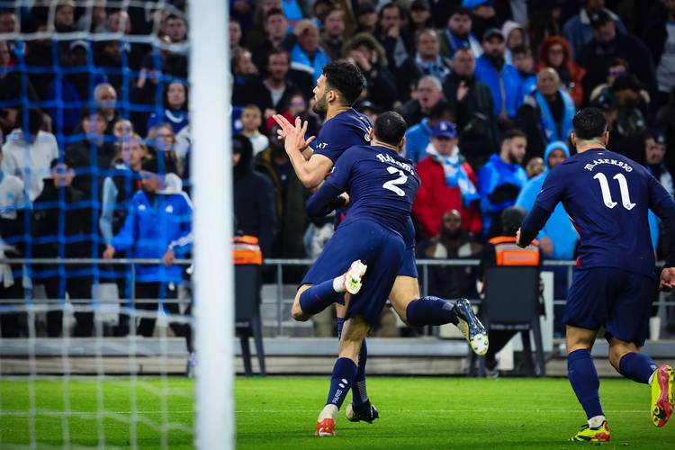 记者：邵佳一执教国足会带着部分在青岛西海岸的助手（记者：邵佳一若执掌国足，将携青岛西海岸部分助手）