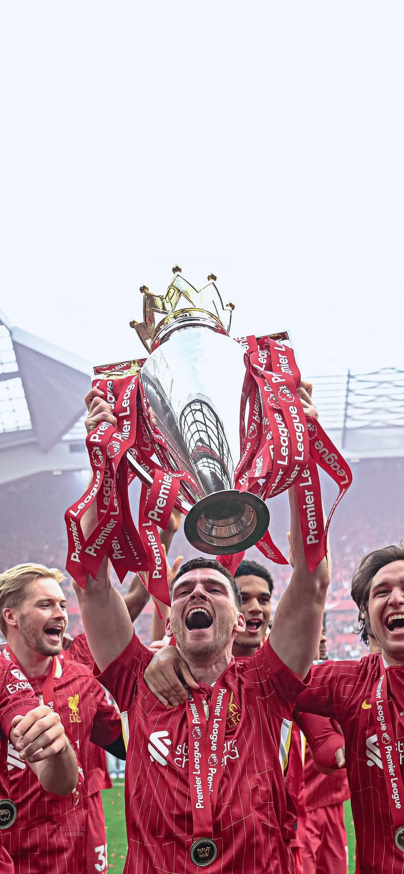 刘军帅晒海牛队与远征军合照：又在末轮完成目标，祝未来可期（刘军帅晒海牛队与远征军合影：再度在末轮达成目标，愿前路可期）