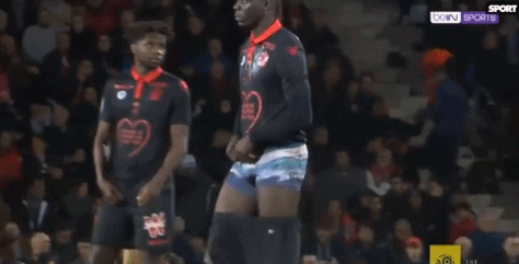 弗里克球员时期曾访诺坎普，随队击败克鲁伊夫麾下阿贾克斯（弗里克球员时代曾做客诺坎普，随队击败克鲁伊夫执教的阿贾克斯）