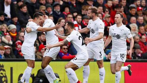 占尽优势却惨遭失利（优势在握仍惨败）