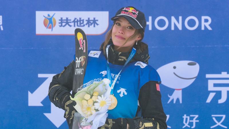 湖人詹姆斯关键封盖锁定胜局（詹姆斯致命封盖助湖人锁定胜利）