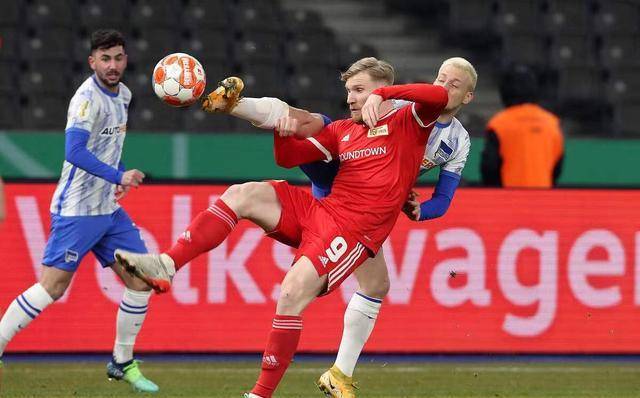 拜仁已连续19场联赛进球2+，有望追平自己保持的德甲纪录（拜仁联赛已19场至少进两球，剑指追平其保持的德甲纪录）