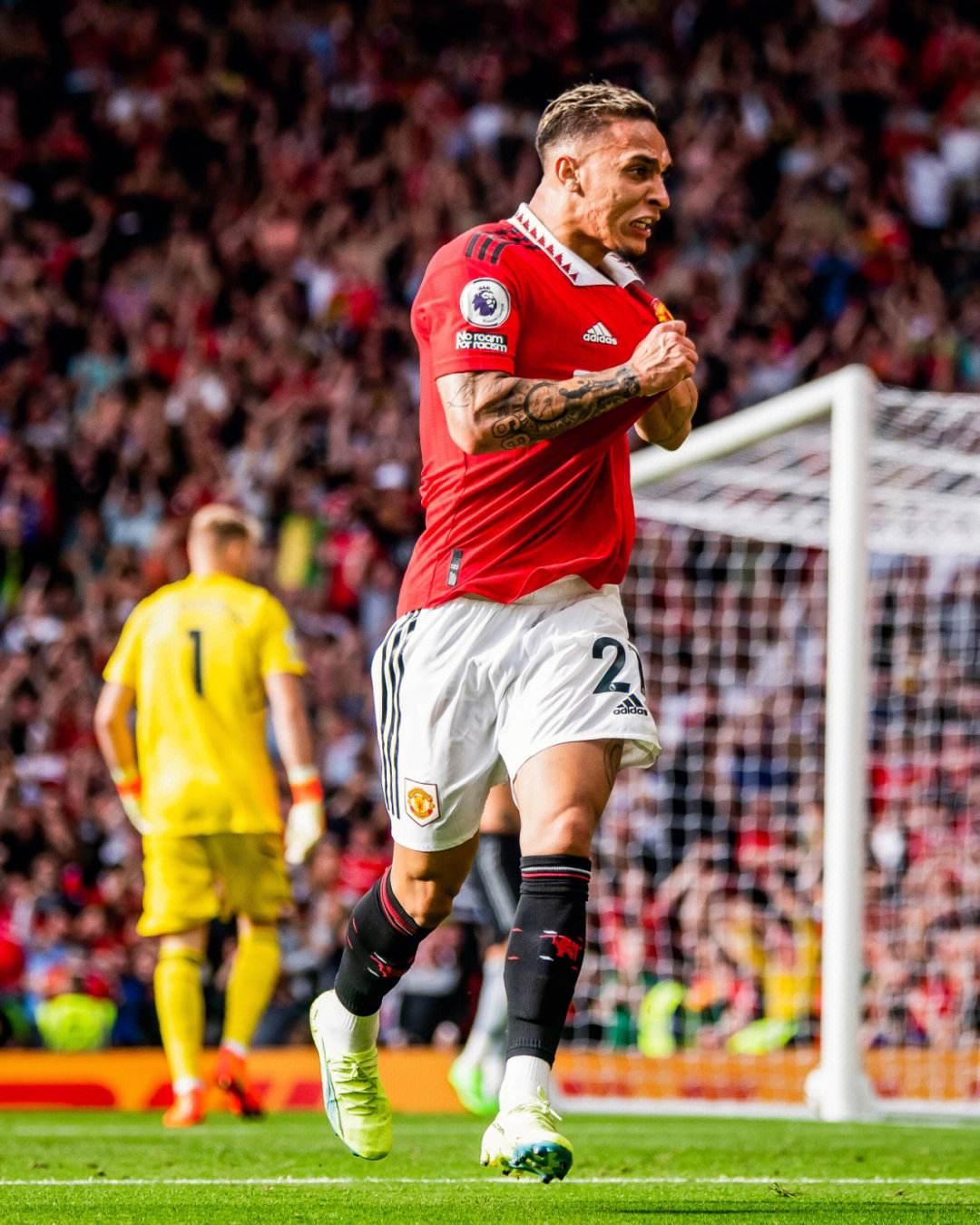 那不勒斯0-0法兰克福，麦克托米奈失良机，埃尔马斯造险（那不勒斯与法兰克福0-0互交白卷，麦克托米奈错失良机，埃尔马斯制造险情）