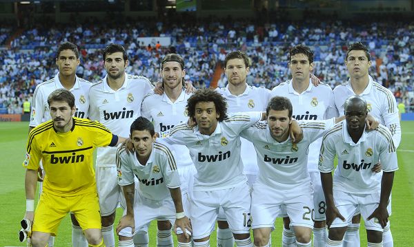 大哥你在干嘛？米兰德比补时阶段，巴斯托尼掏裆奇克（米兰德比补时阶段现争议：巴斯托尼对奇克疑似不当动作）